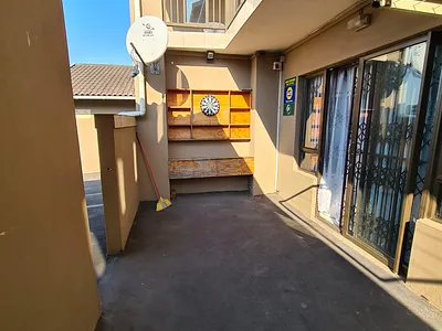 2 Bedroom Townhouse To Rent in Queensburgh - npk0.webp