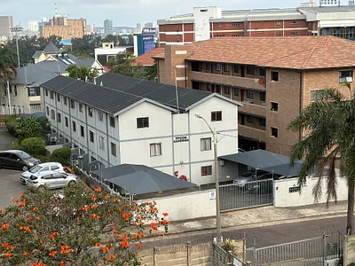 2 Bedroom Apartment For Sale in Durban - JfvQ.webp