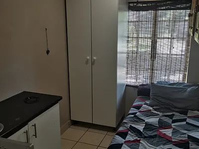 0.5 Bedroom Apartment To Rent in Pinetown - img