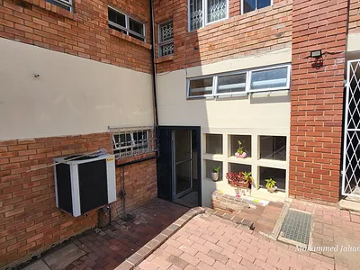 3 Bedroom Apartment To Rent in Durban - 7VDm.webp