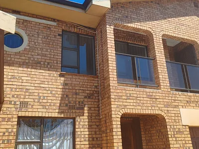 5 Bedroom Apartment To Rent in Durban - LNAK.webp
