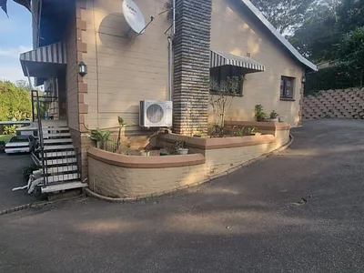 3 Bedroom House To Rent in Durban - 9nAn.webp
