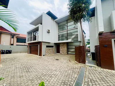 5 Bedroom Townhouse To Rent in Umhlanga - MAzs.webp