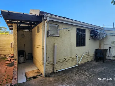 0.5 Bedroom Apartment To Rent in Durban North - LR99.webp