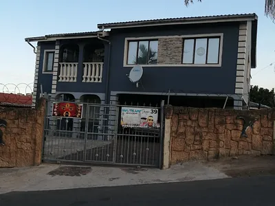 4 Bedroom House For Sale in Chatsworth - PuOI.webp