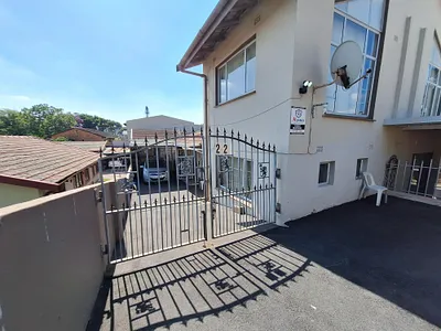 3 Bedroom House To Rent in Chatsworth - YL1e.webp