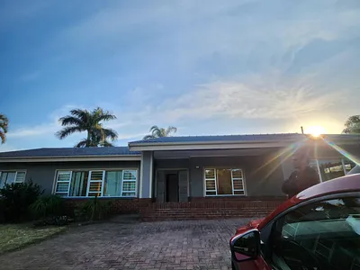 5 Bedroom House For Sale in Amanzimtoti - 7GBE.webp
