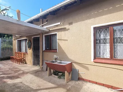 1 Bedroom Apartment To Rent in Chatsworth - QG0G.webp