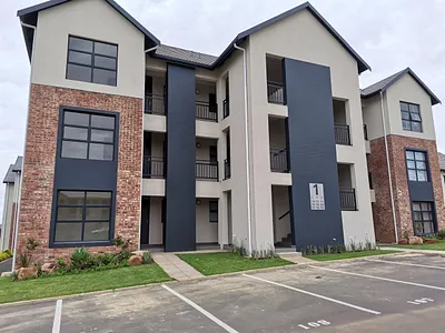 3 Bedroom Apartment To Rent in Hillcrest - fxyP.webp