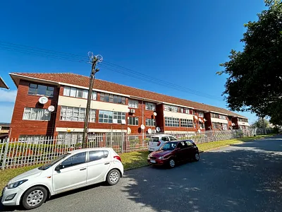 2 Bedroom Apartment For Sale in Amanzimtoti - lTfw.webp