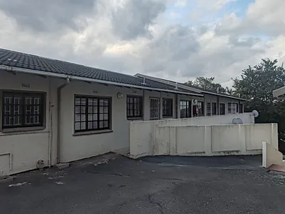 2 Bedroom Apartment For Sale in Queensburgh - HcIj.webp