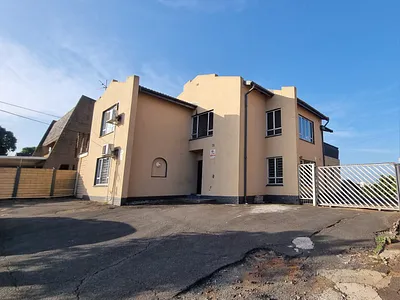 6 Bedroom House For Sale in Isipingo - kdPI.webp