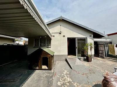 3 Bedroom Apartment To Rent in Durban - De18.webp