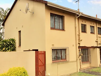 3 Bedroom Townhouse To Rent in Pinetown - 7EVU.webp