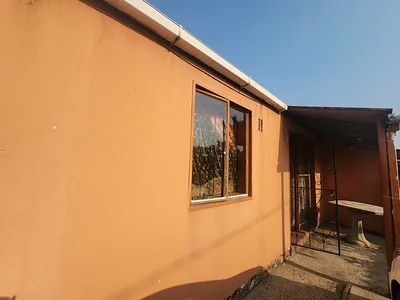 3 Bedroom House For Sale in Phoenix - b5e6.webp