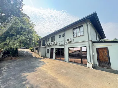 6 Bedroom House For Sale in Pinetown - img