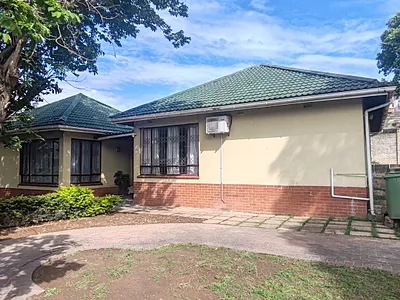 3 Bedroom House For Sale in Queensburgh - SSnR.webp