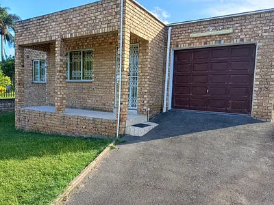 2 Bedroom Apartment To Rent in Chatsworth - 5NU1.webp