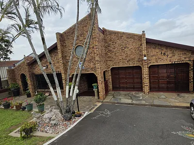 4 Bedroom House For Sale in Chatsworth - uNvo.webp