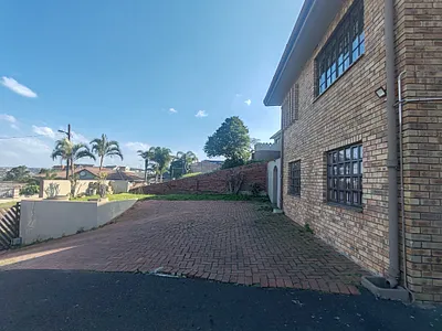 2 Bedroom Apartment To Rent in Chatsworth - Qmb4.webp