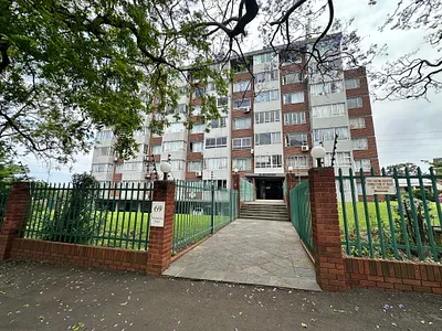 1.5 Bedroom Apartment For Sale in Durban - 9KLg.webp