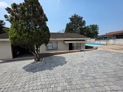 2 Bedroom Apartment To Rent in Queensburgh - eAJV.webp