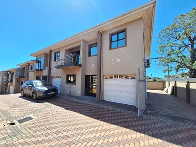 4 Bedroom Apartment To Rent in Durban - lUR9.webp