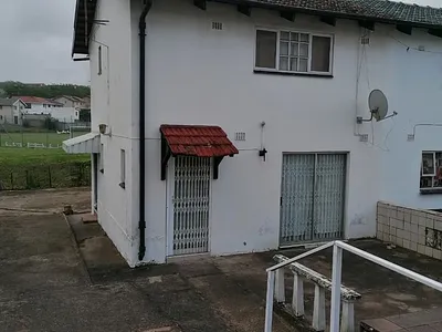 3 Bedroom House For Sale in Chatsworth - wKp1.webp