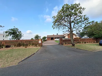 6 Bedroom House For Sale in Chatsworth - lCj3.webp