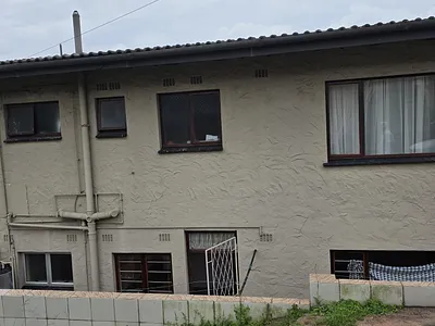 2 Bedroom Apartment To Rent in Chatsworth - 79PL.webp