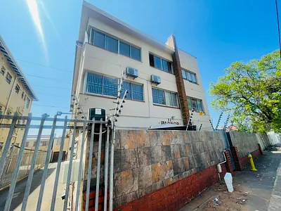 3 Bedroom Apartment To Rent in Durban - RdOz.webp