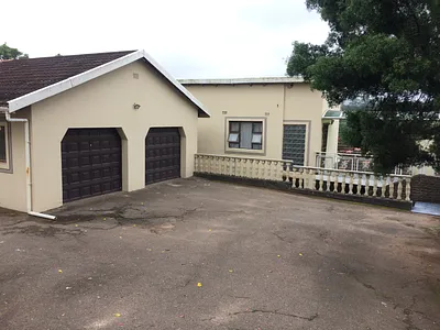 4 Bedroom House For Sale in Pinetown - fpZz.webp