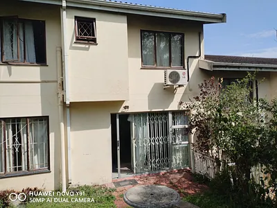 4 Bedroom Apartment To Rent in Pinetown - npAZ.webp