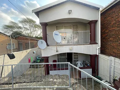 6 Bedroom House For Sale in Phoenix - E07r.webp