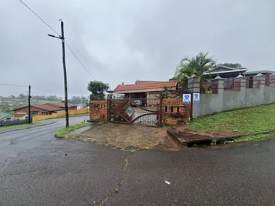 4 Bedroom House For Sale in Chatsworth - oCoH.webp