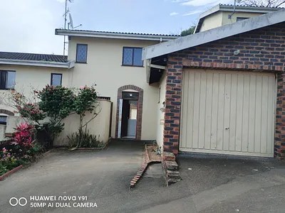 4 Bedroom Apartment To Rent in Pinetown - 4JyV.webp