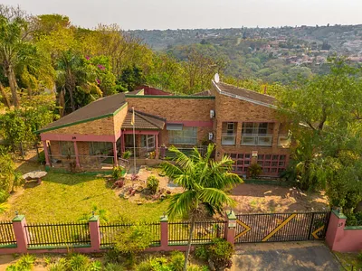 7 Bedroom House For Sale in Durban - husc.webp