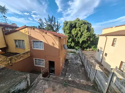 2 Bedroom House To Rent in Chatsworth - 1u36.webp