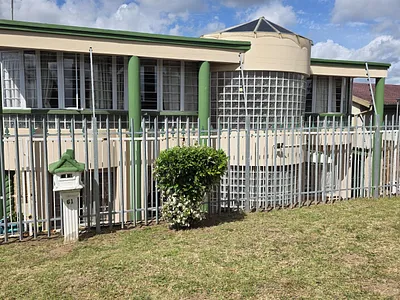 7 Bedroom House For Sale in Chatsworth - bKQ4.webp