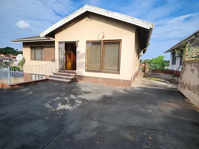 3 Bedroom House To Rent in Chatsworth - B0dp.webp