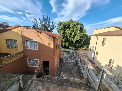 2 Bedroom House For Sale in Chatsworth - tyNb.webp