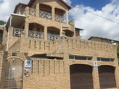 4 Bedroom House For Sale in Chatsworth - UvtA.webp