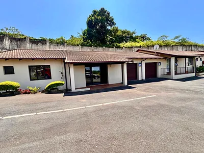 2 Bedroom Townhouse For Sale in Amanzimtoti - 0nmw.webp