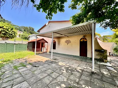 3 Bedroom Apartment For Sale in Amanzimtoti - azBX.webp