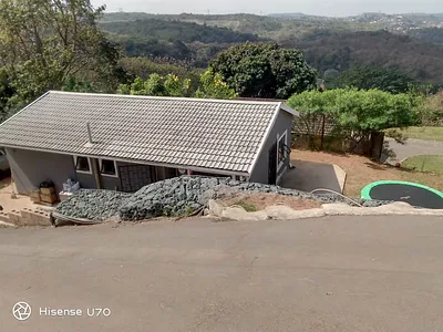 3 Bedroom House For Sale in Pinetown - d8RW.webp