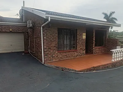2 Bedroom Townhouse For Sale in Queensburgh - img