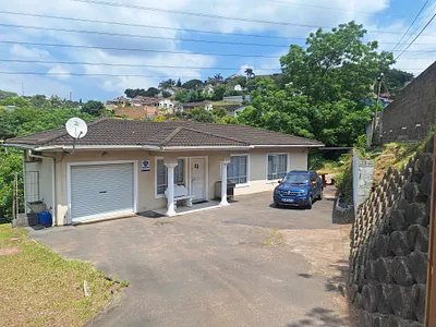 3 Bedroom House For Sale in Queensburgh - OwwM.webp