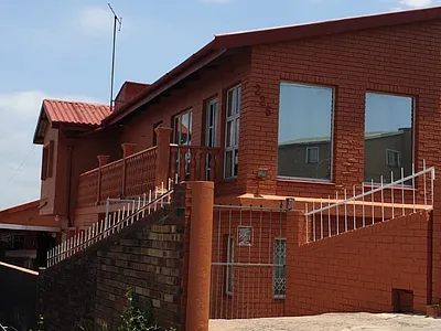 4 Bedroom House For Sale in Chatsworth - qiMY.webp