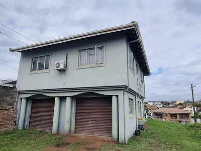 2 Bedroom House To Rent in Chatsworth - 7zyA.webp