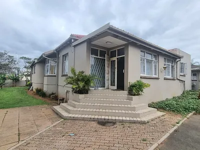 8 Bedroom House For Sale in Durban North - KQ3r.webp